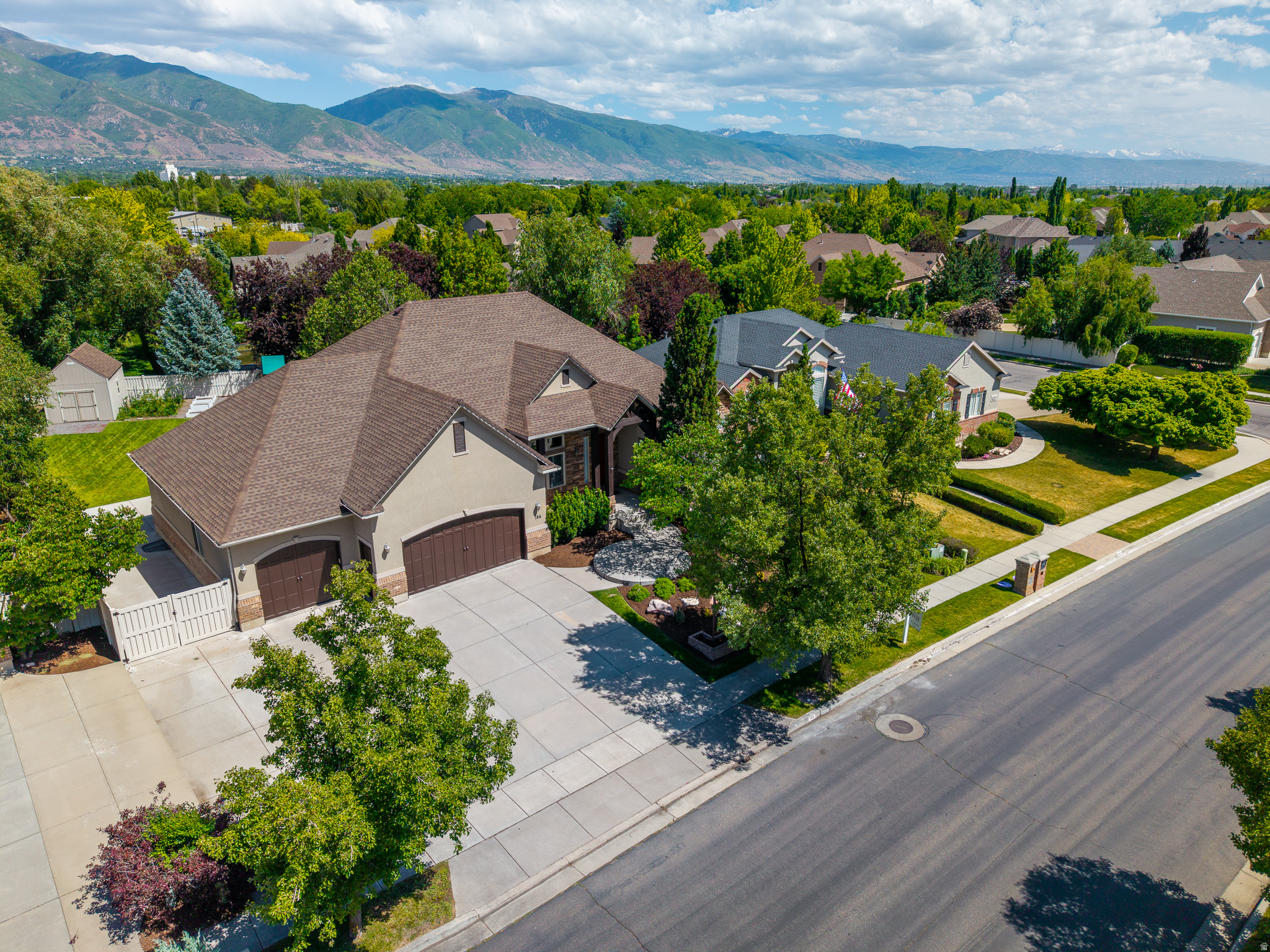 MOUNTAIN VISTAS - Residential