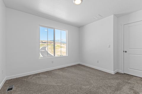 Tiny photo for 324 E LEVENGROVE DR #235, Lehi, UT 84048 (MLS # 2148934)