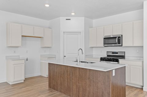 Tiny photo for 324 E LEVENGROVE DR #235, Lehi, UT 84048 (MLS # 2148934)