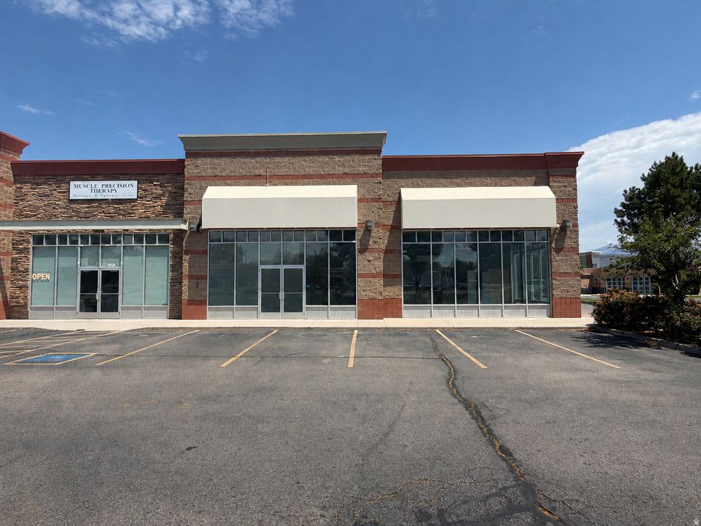 Photo of 1066 W SOUTH JORDAN PKWY, South Jordan, UT 84095 (MLS # 2173421)