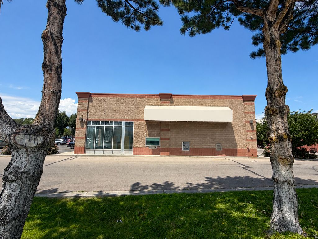 Photo of 1066 W SOUTH JORDAN PKWY, South Jordan, UT 84095 (MLS # 2173421)