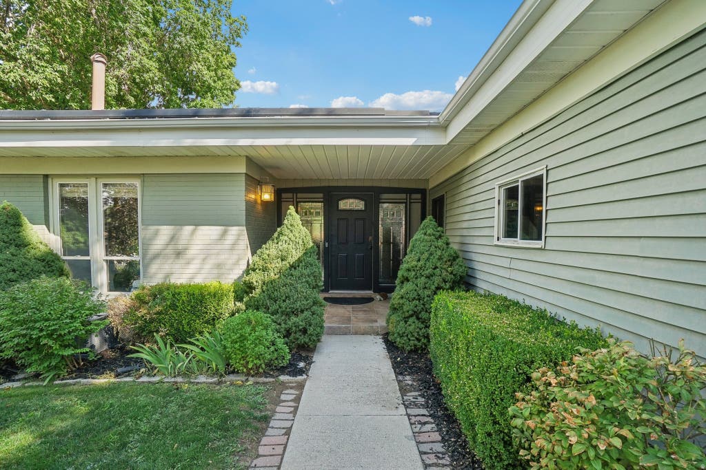 Photo of 2451 E MURRAY HOLLADAY RD S, Holladay, UT 84117 (MLS # 2179127)