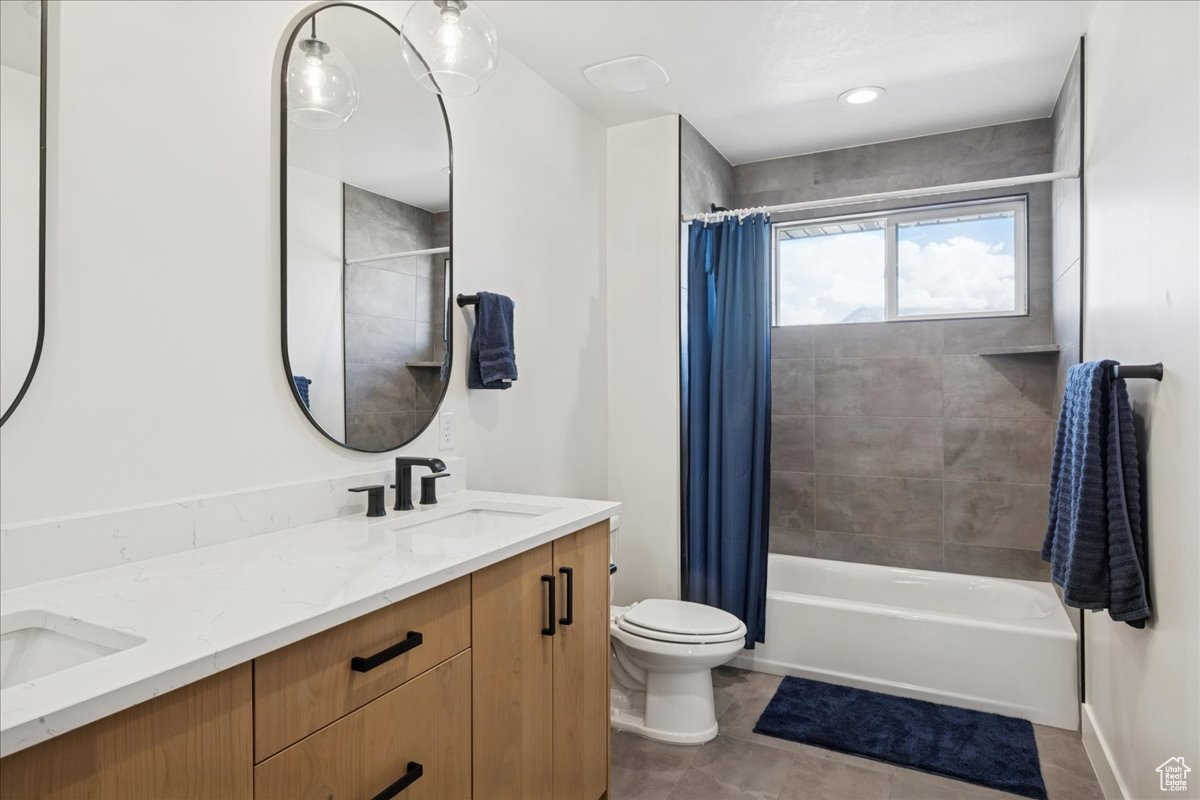 COLLEDGE FARMS - Residential