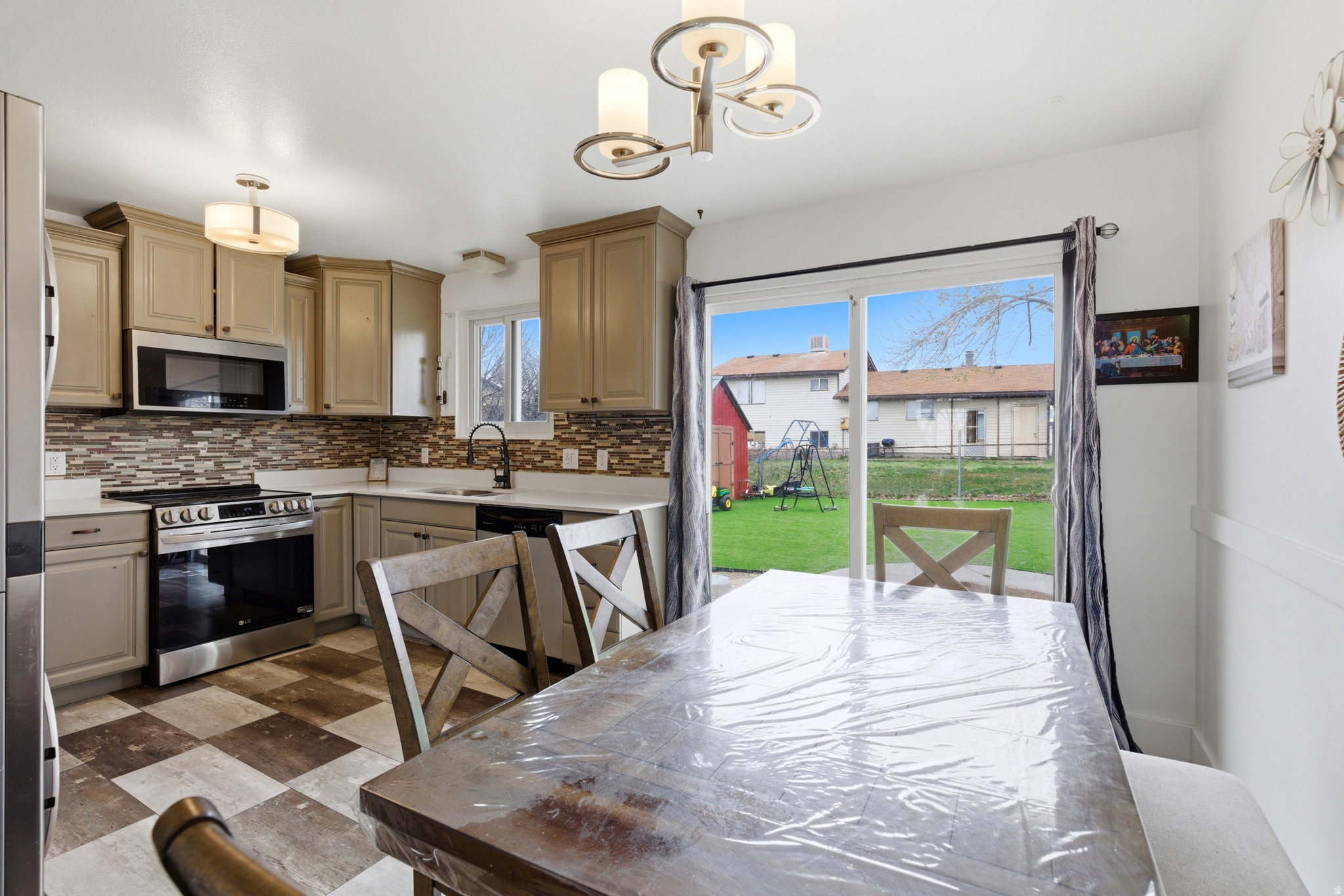 CREEKVIEW - Residential