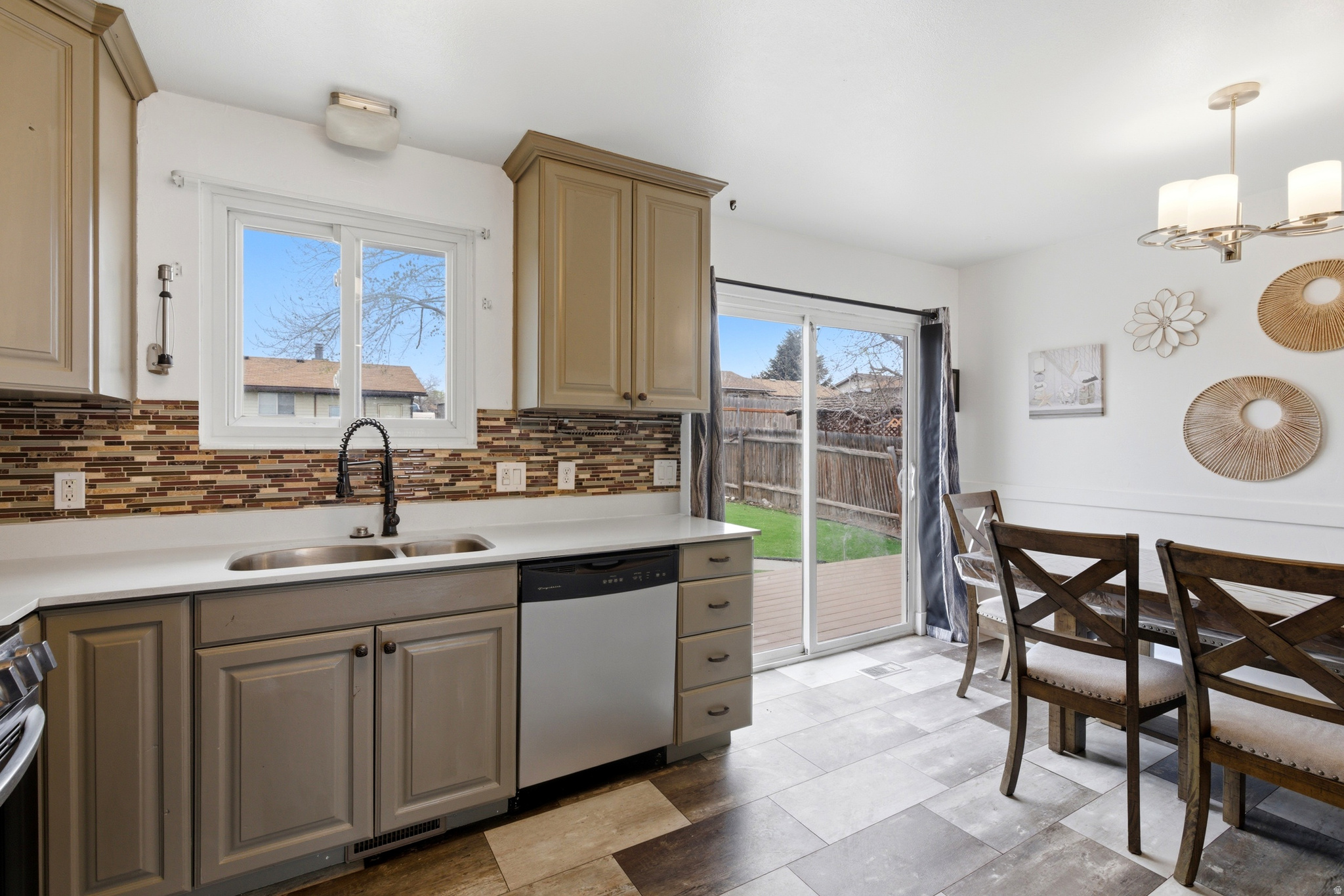 CREEKVIEW - Residential