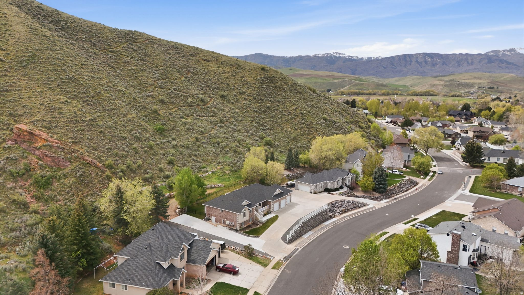 IMPERIAL ESTATES - Residential