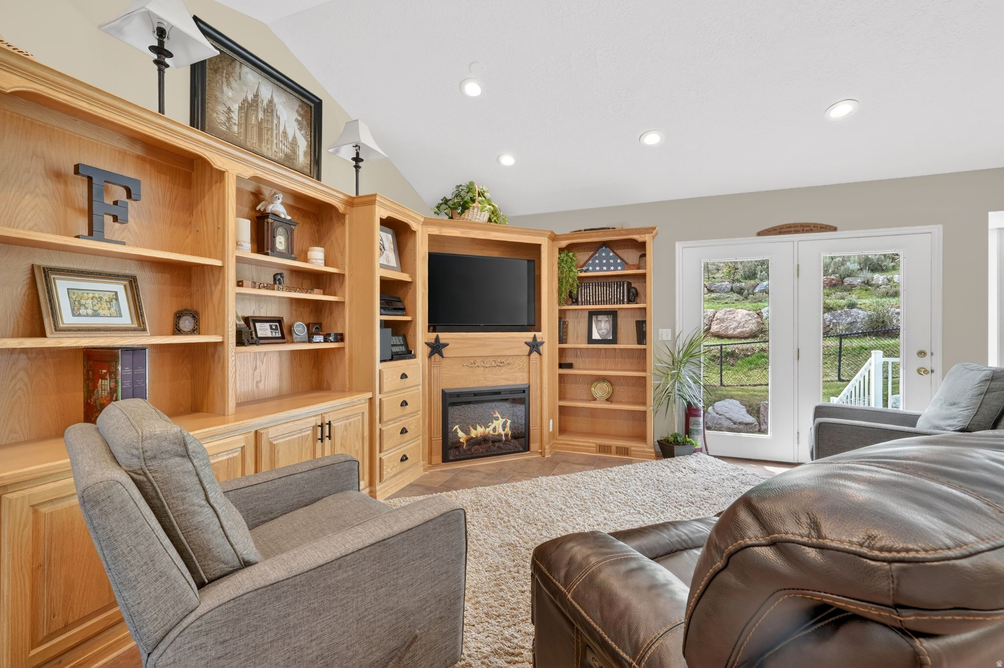 IMPERIAL ESTATES - Residential