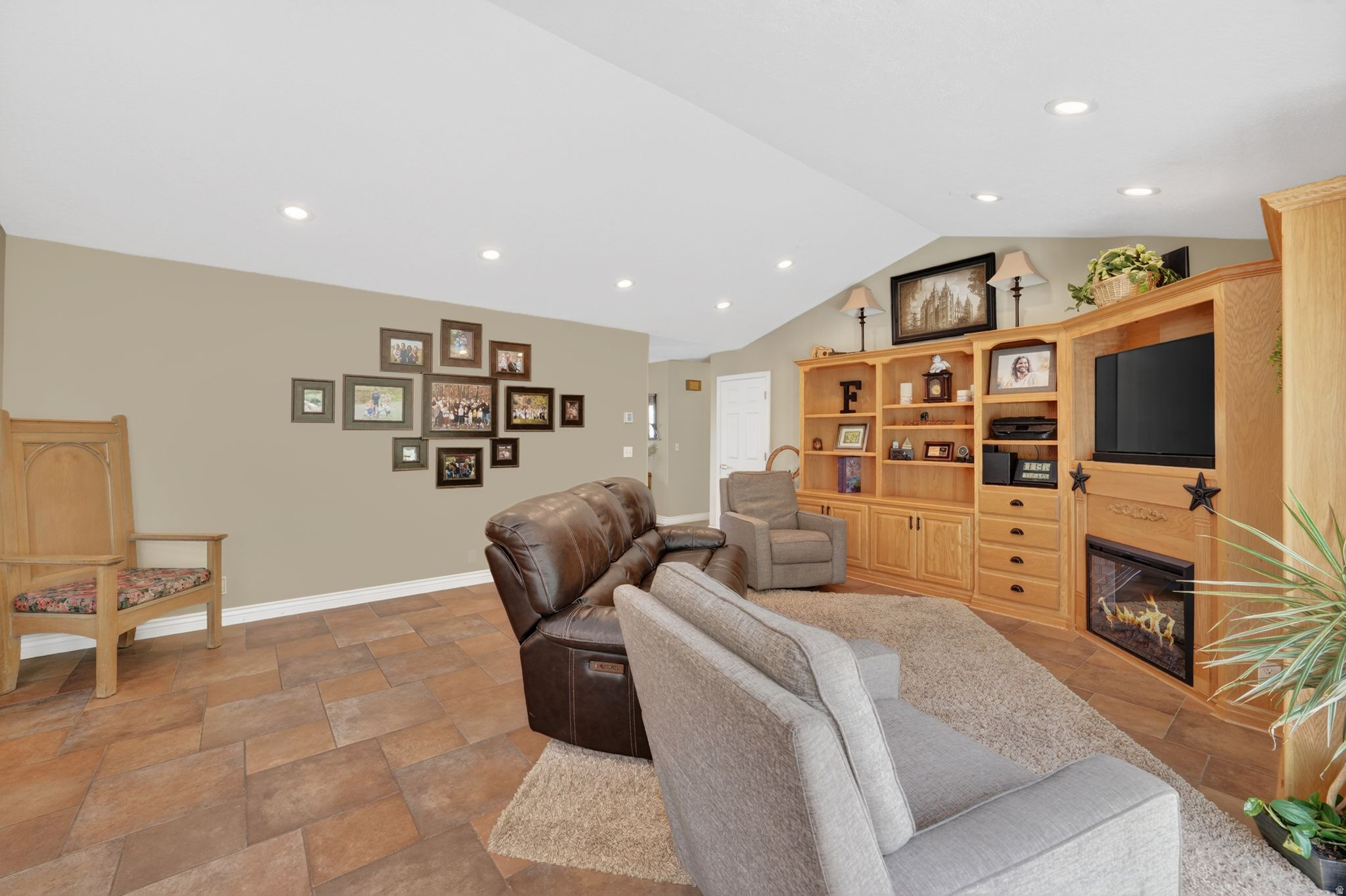 IMPERIAL ESTATES - Residential