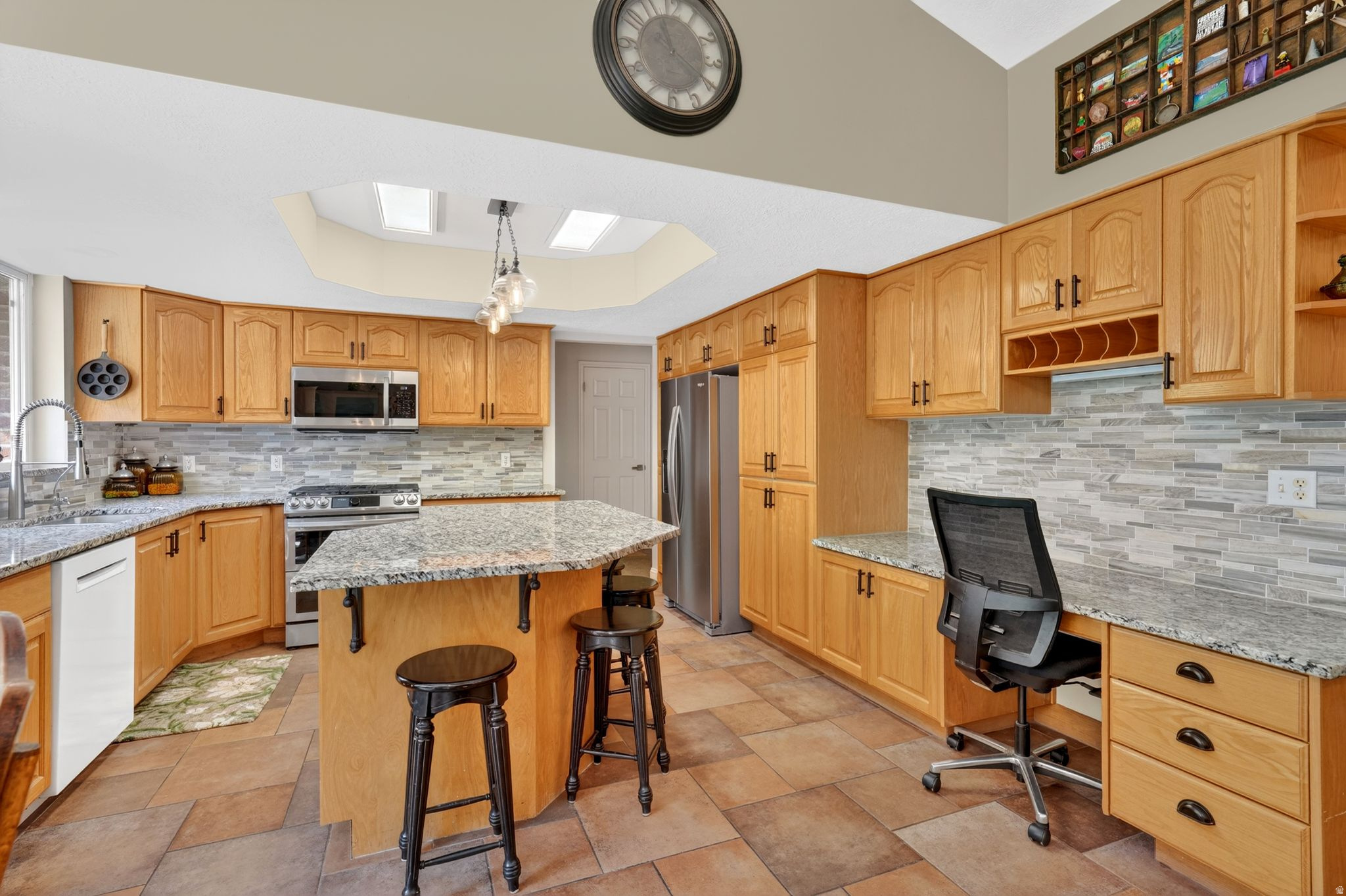 IMPERIAL ESTATES - Residential