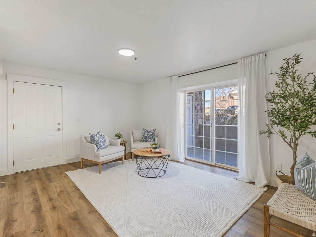 WESTBURY - Residential