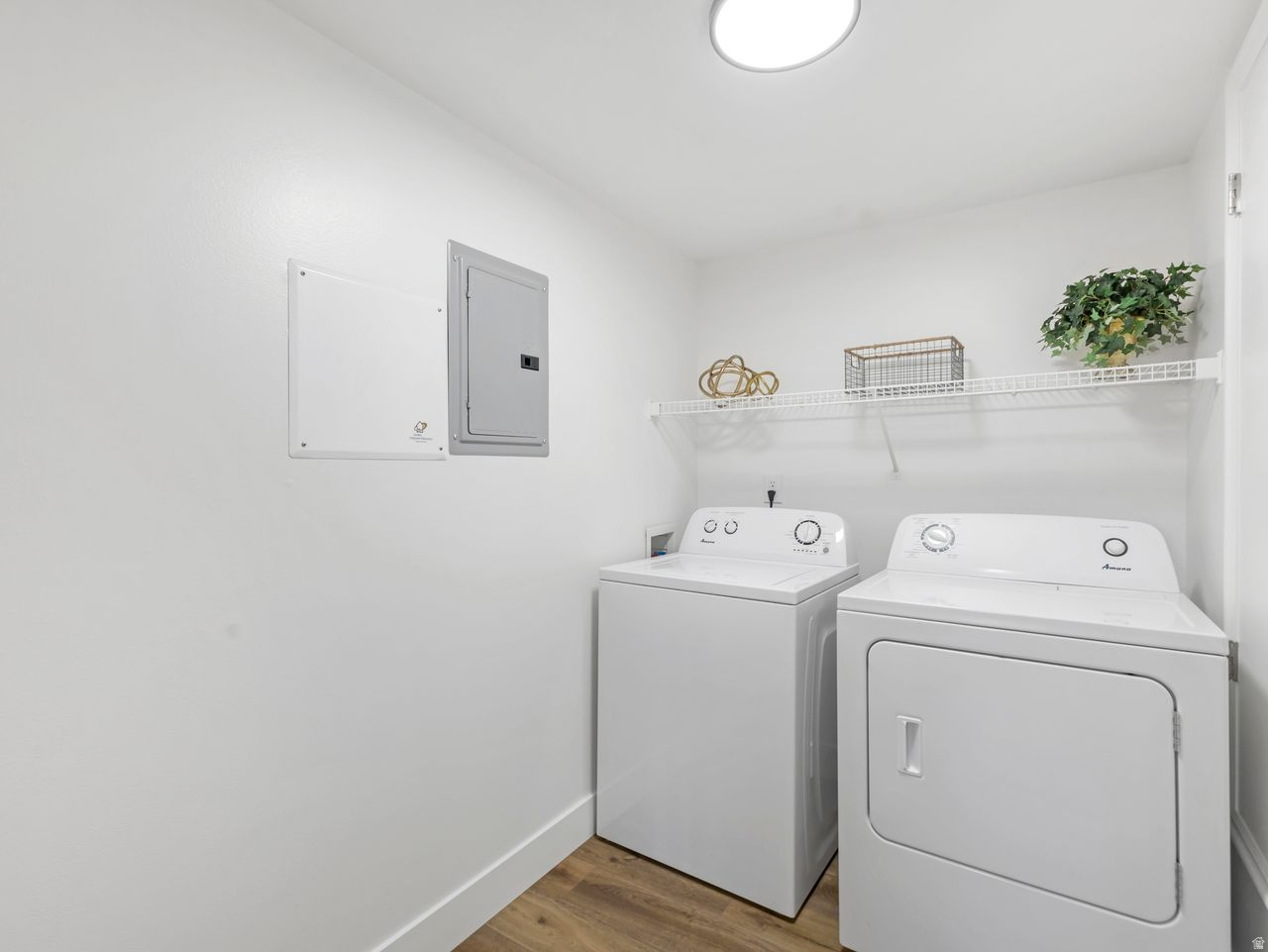 WESTBURY - Residential