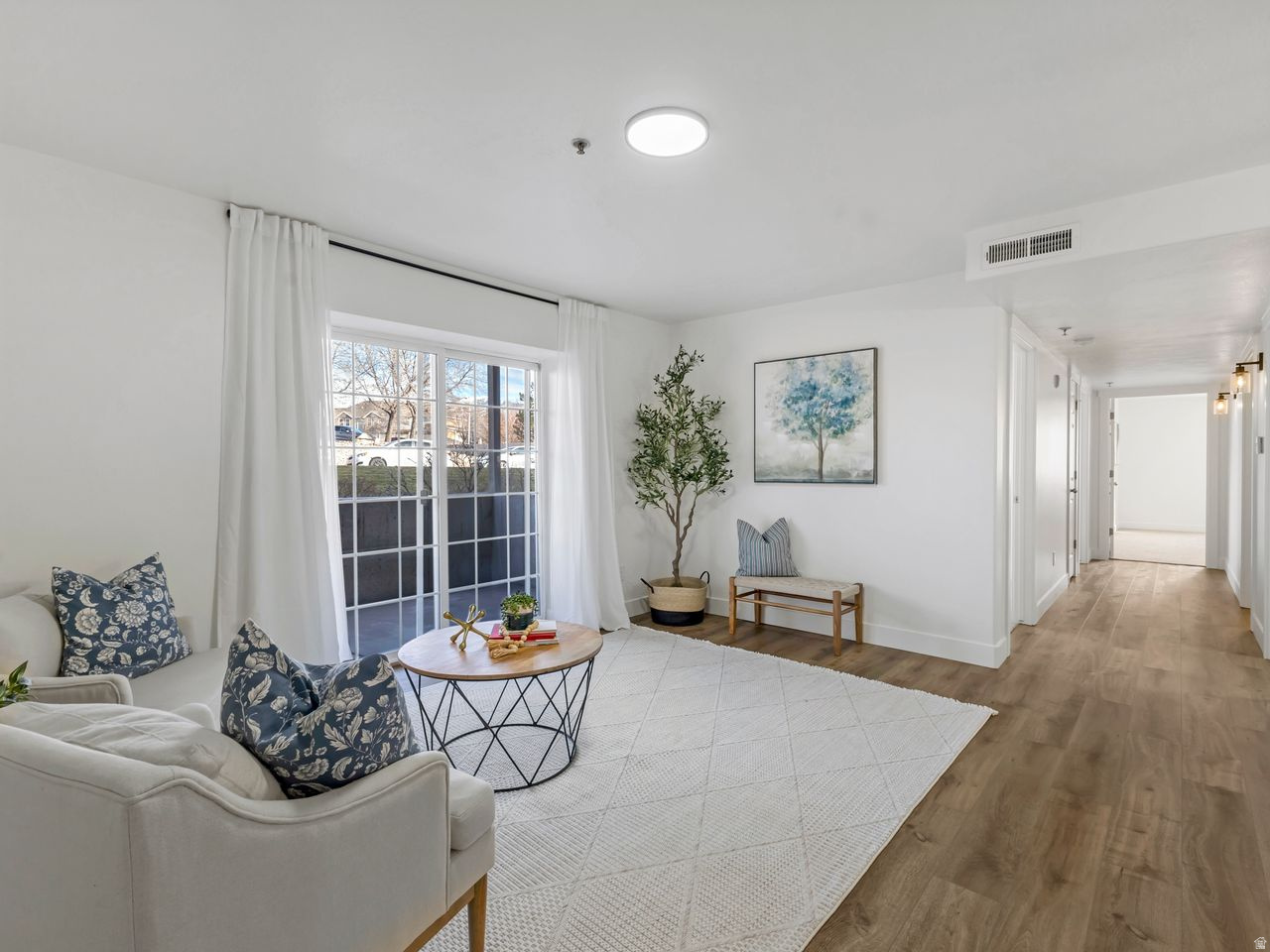 WESTBURY - Residential