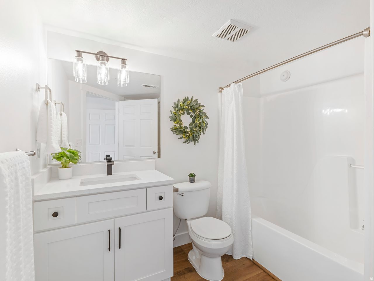 WESTBURY - Residential