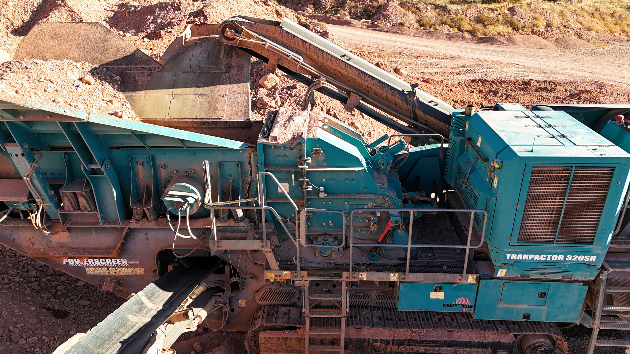 Main image without alt text