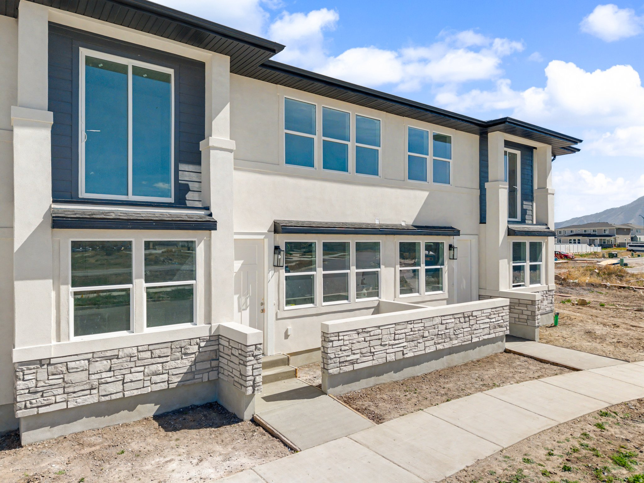 WEST FIELD CENTRAL - Residential