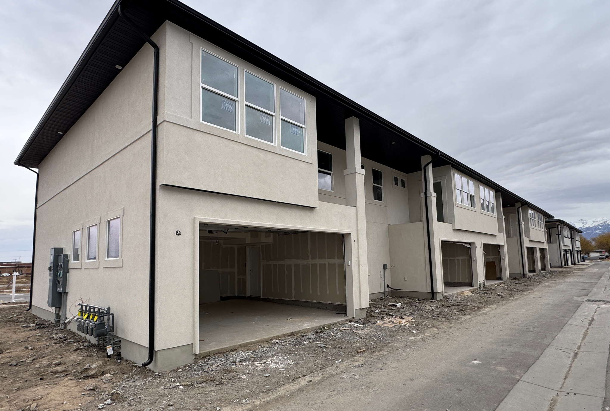 WEST FIELD CENTRAL - Residential