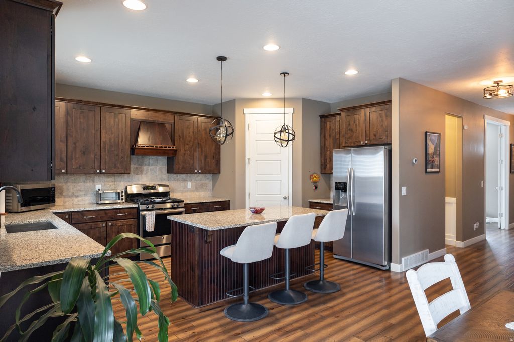 Photo of 8023 S PINEWOOD DR, Sandy, UT 84094 (MLS # 2141660)