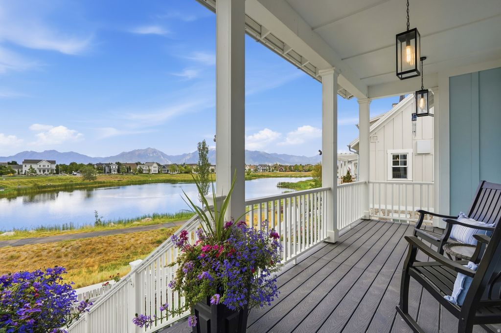 Photo of 10979 S LAKE ISLAND DR #303, South Jordan, UT 84009 (MLS # 2170634)