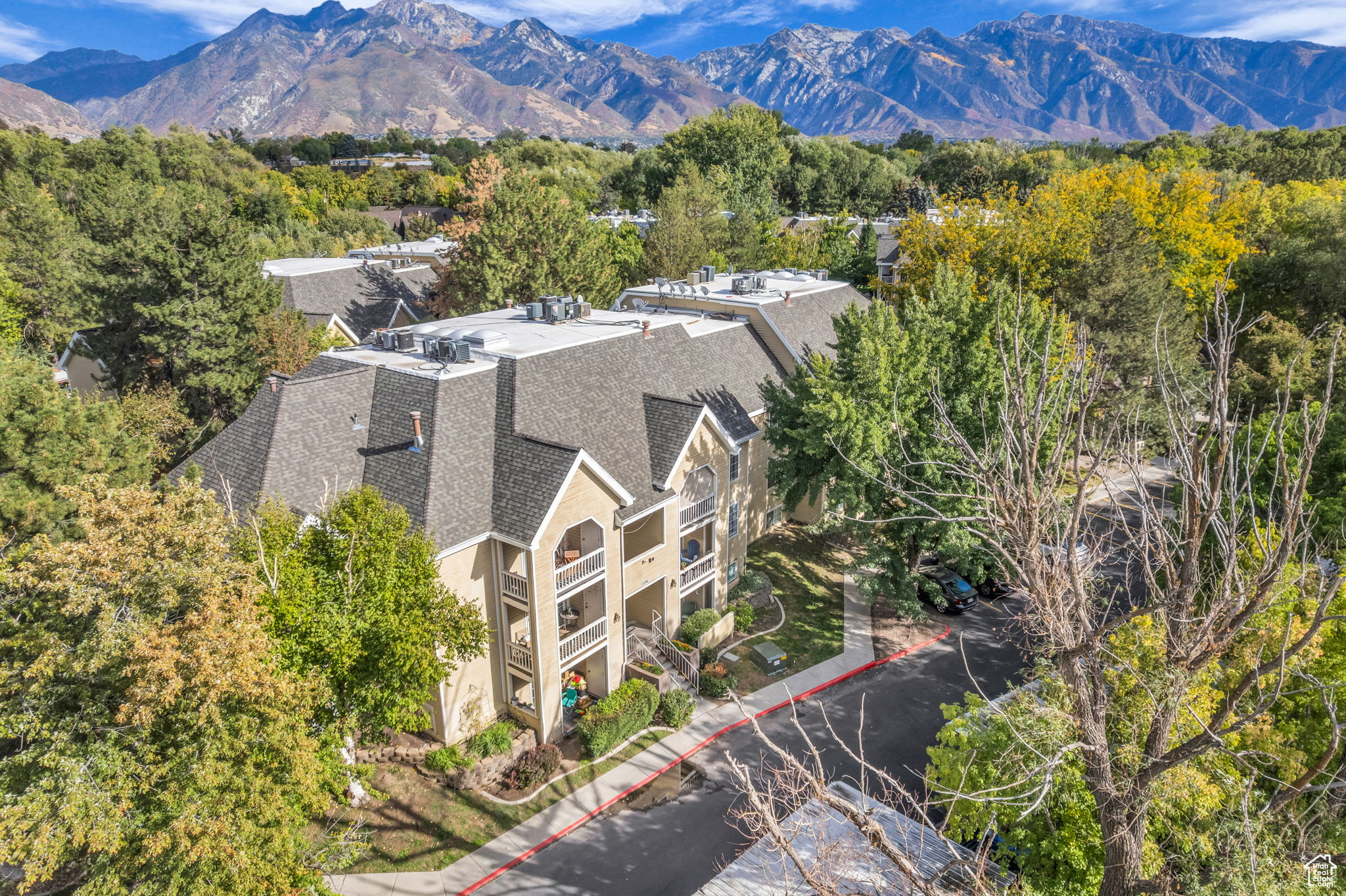 WATERSIDE CONDOMINIU - Residential