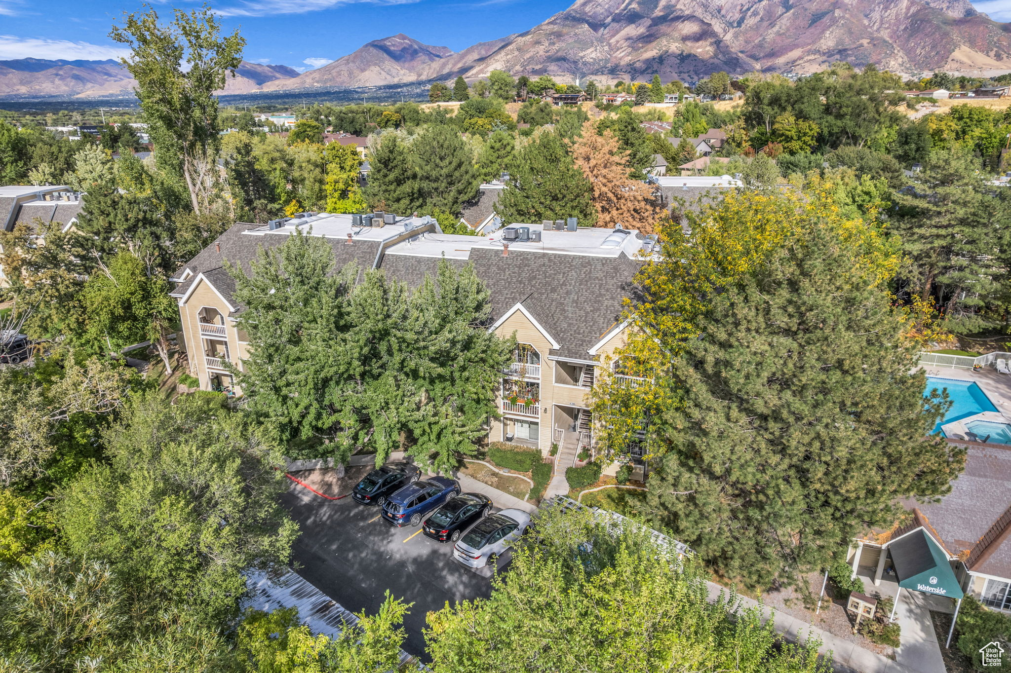 WATERSIDE CONDOMINIU - Residential