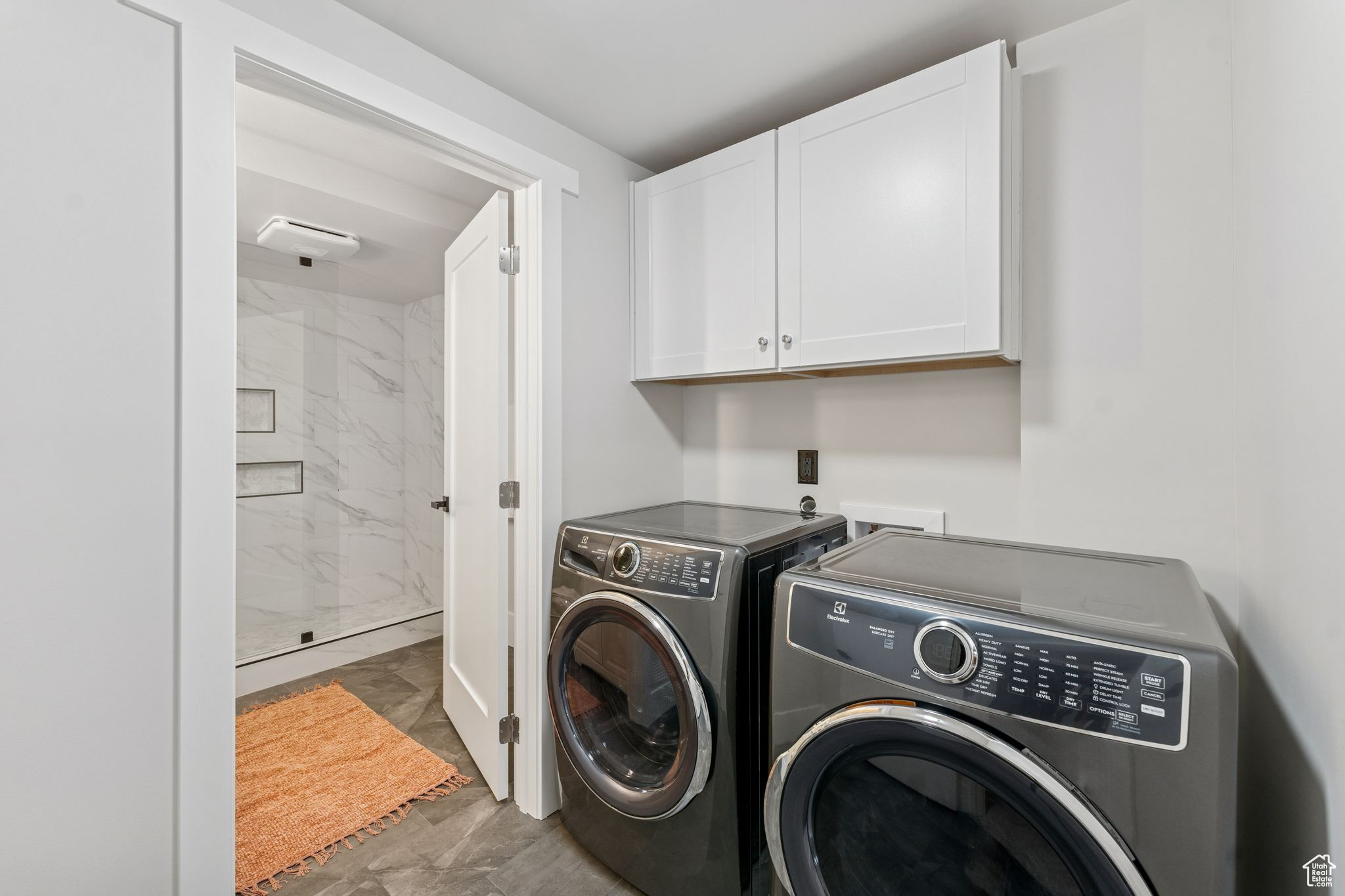 OAKRIDGE COUNTRYCLUB ESTATES - Residential
