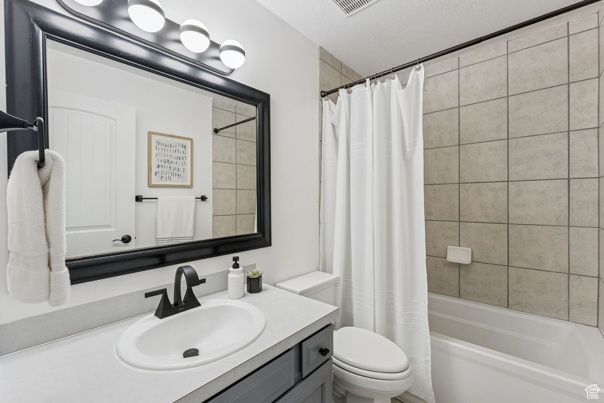OAKRIDGE COUNTRYCLUB ESTATES - Residential