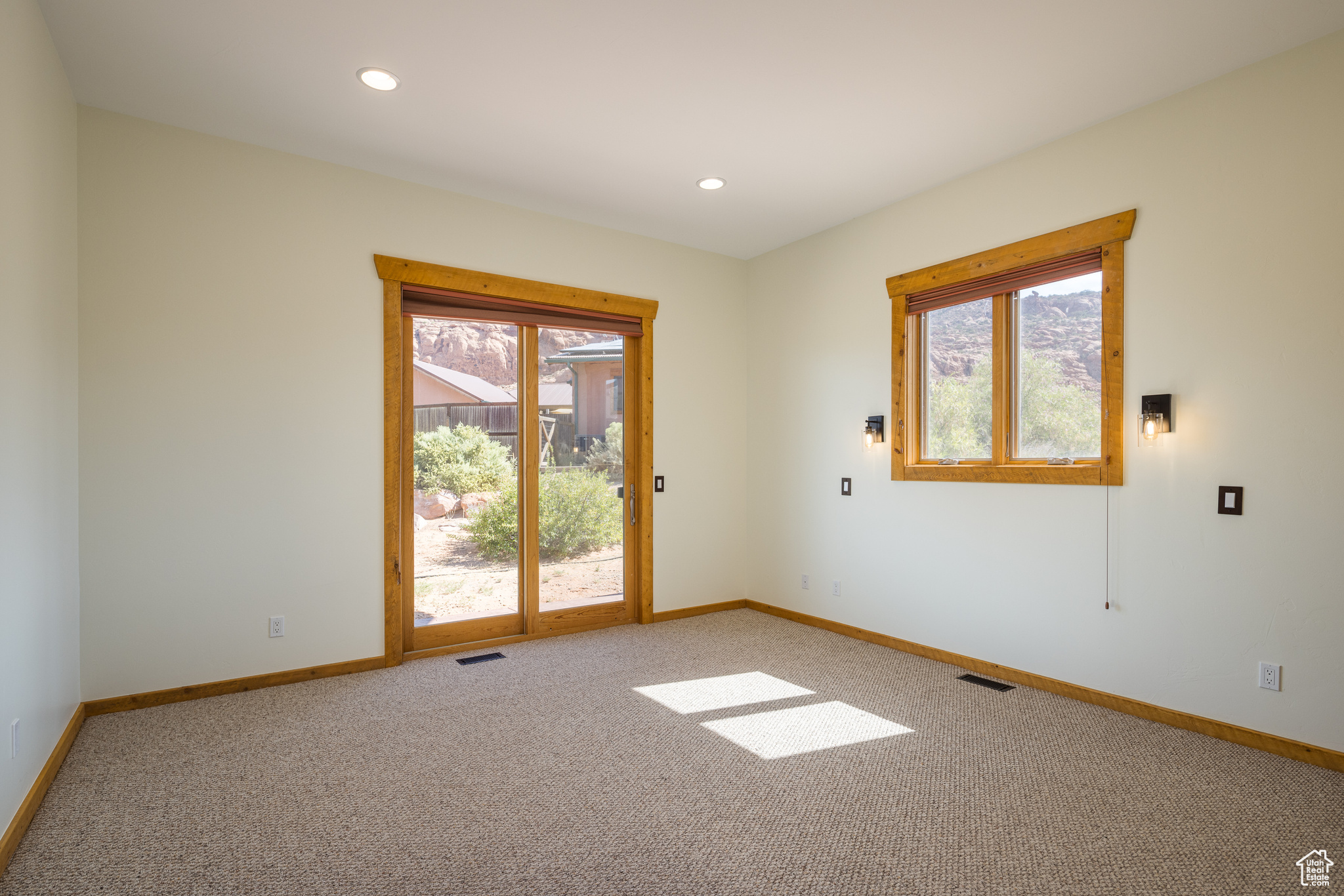 WHITE HORSE - Residential