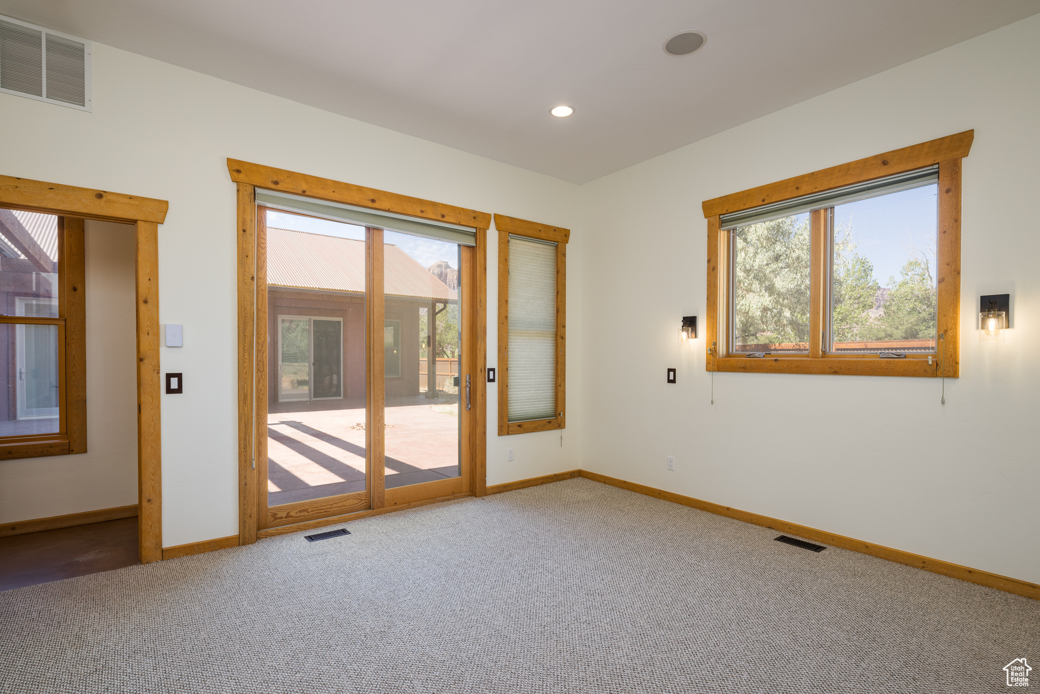 WHITE HORSE - Residential