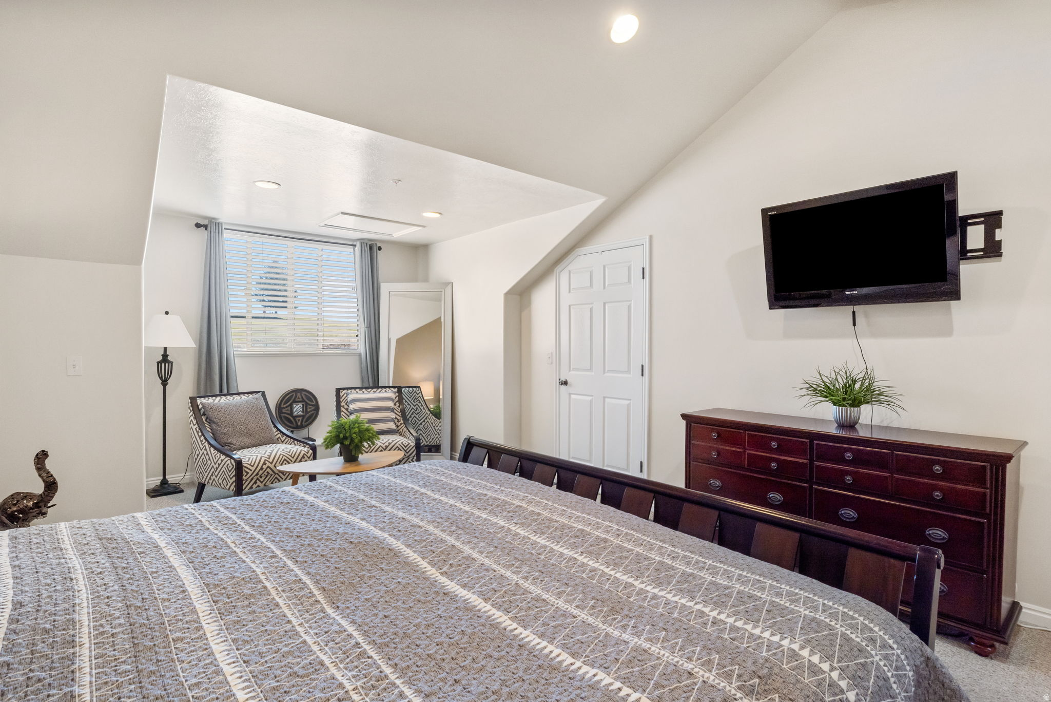 THE MOOSE HOLLOW - Residential