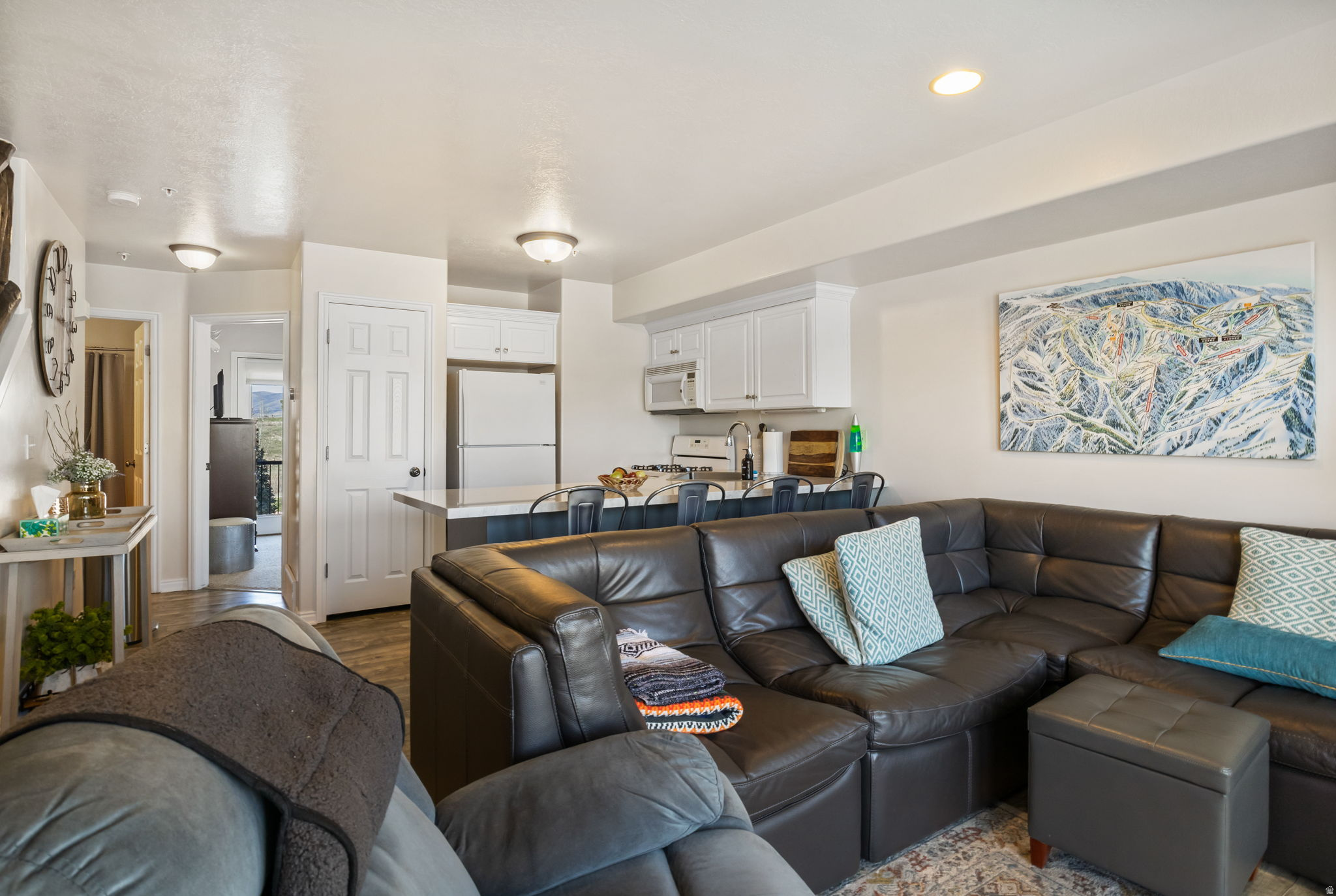 THE MOOSE HOLLOW - Residential