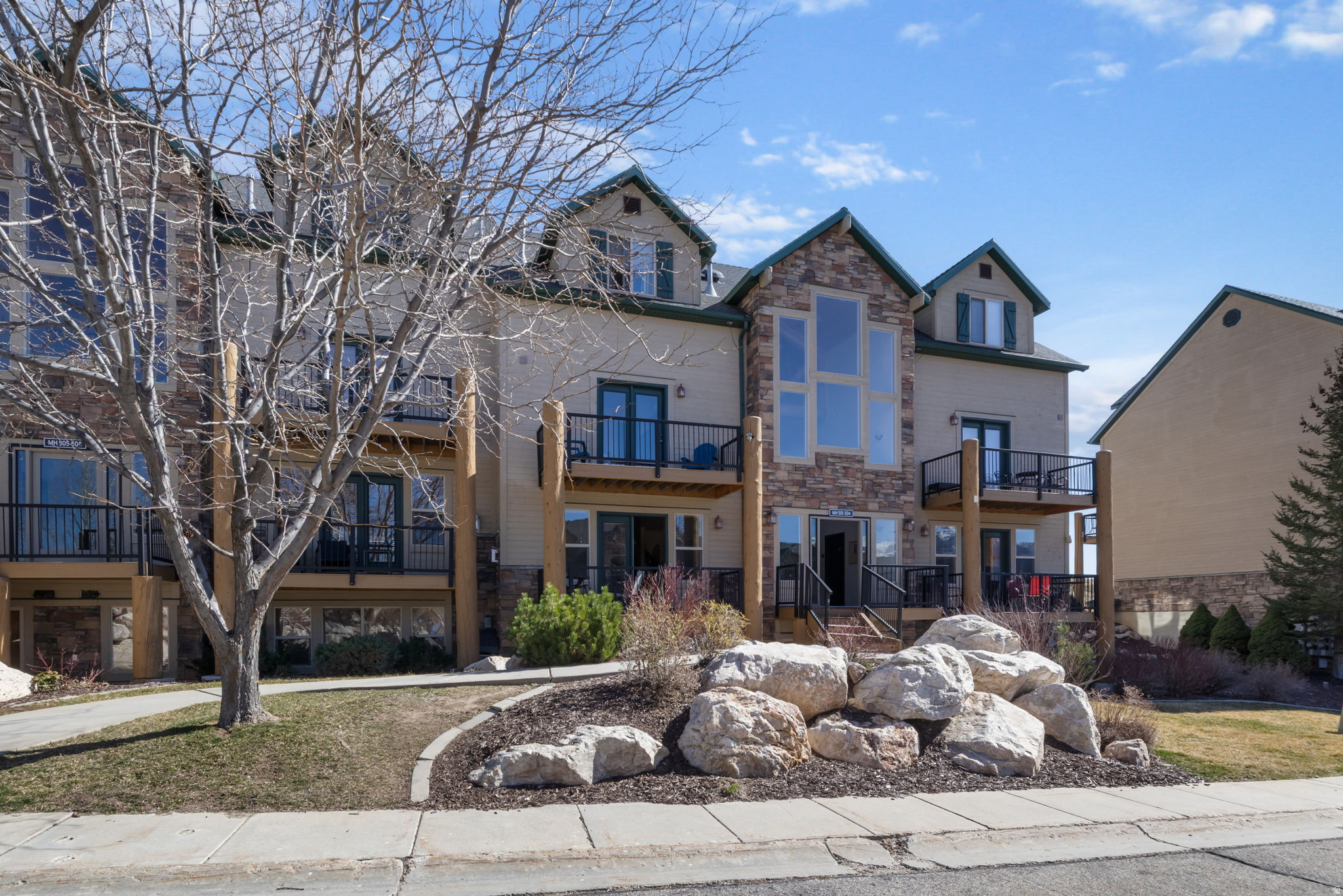 THE MOOSE HOLLOW - Residential