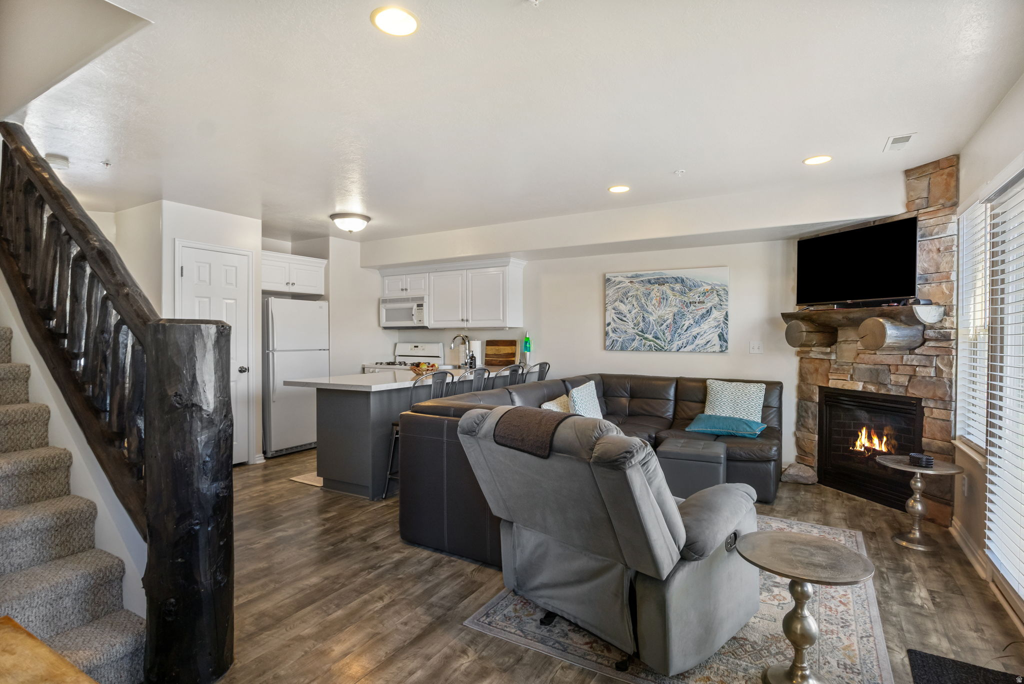 THE MOOSE HOLLOW - Residential