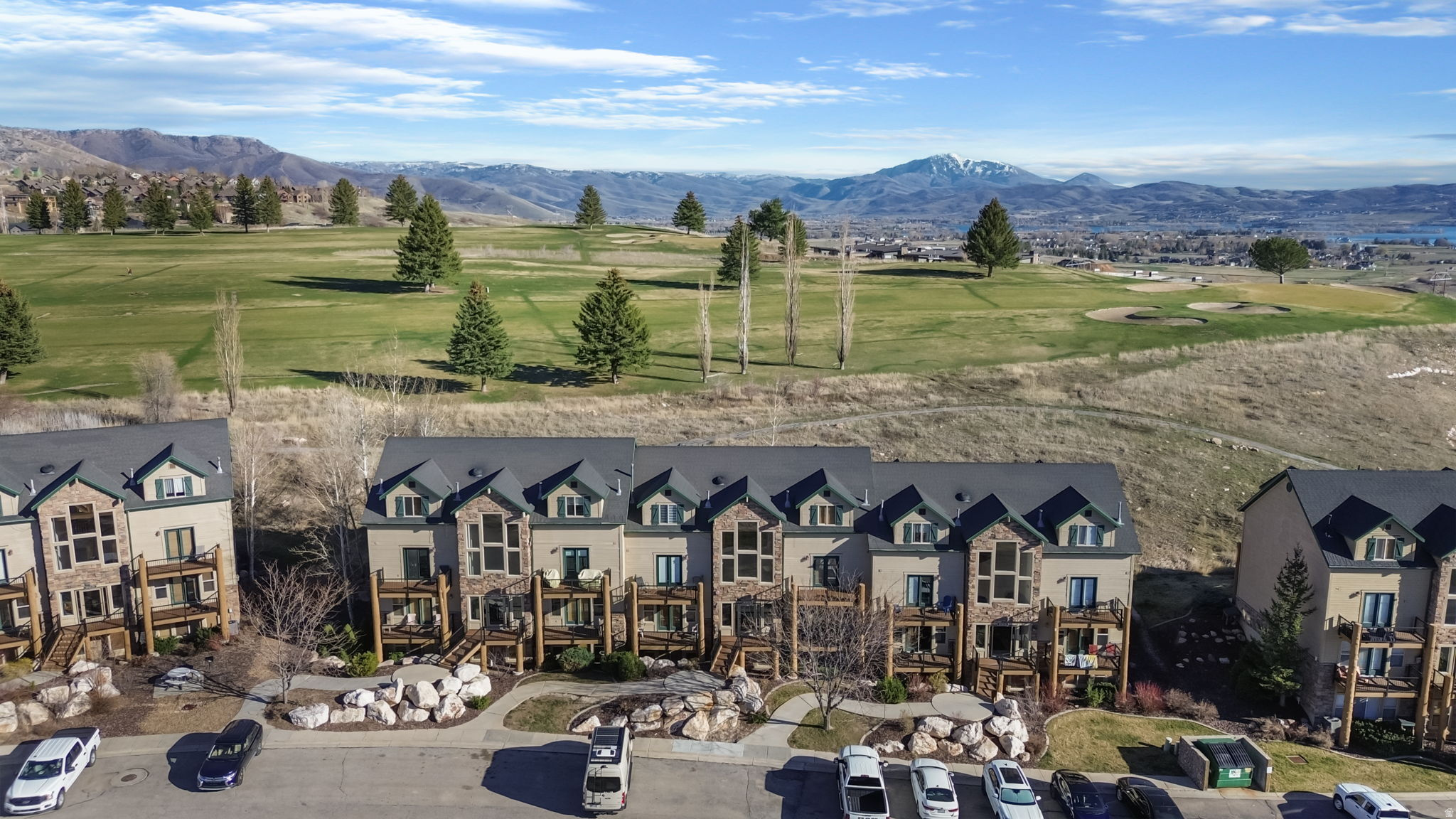 THE MOOSE HOLLOW - Residential