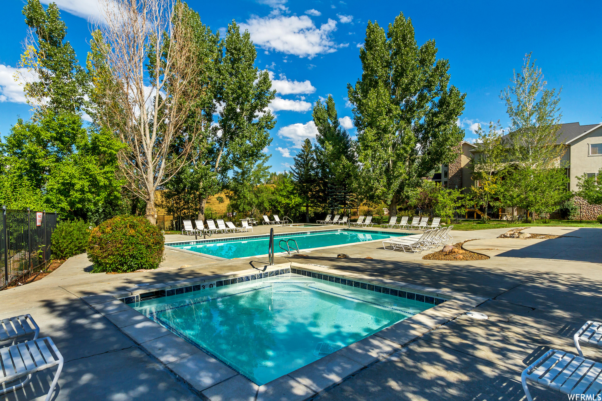 THE MOOSE HOLLOW - Residential