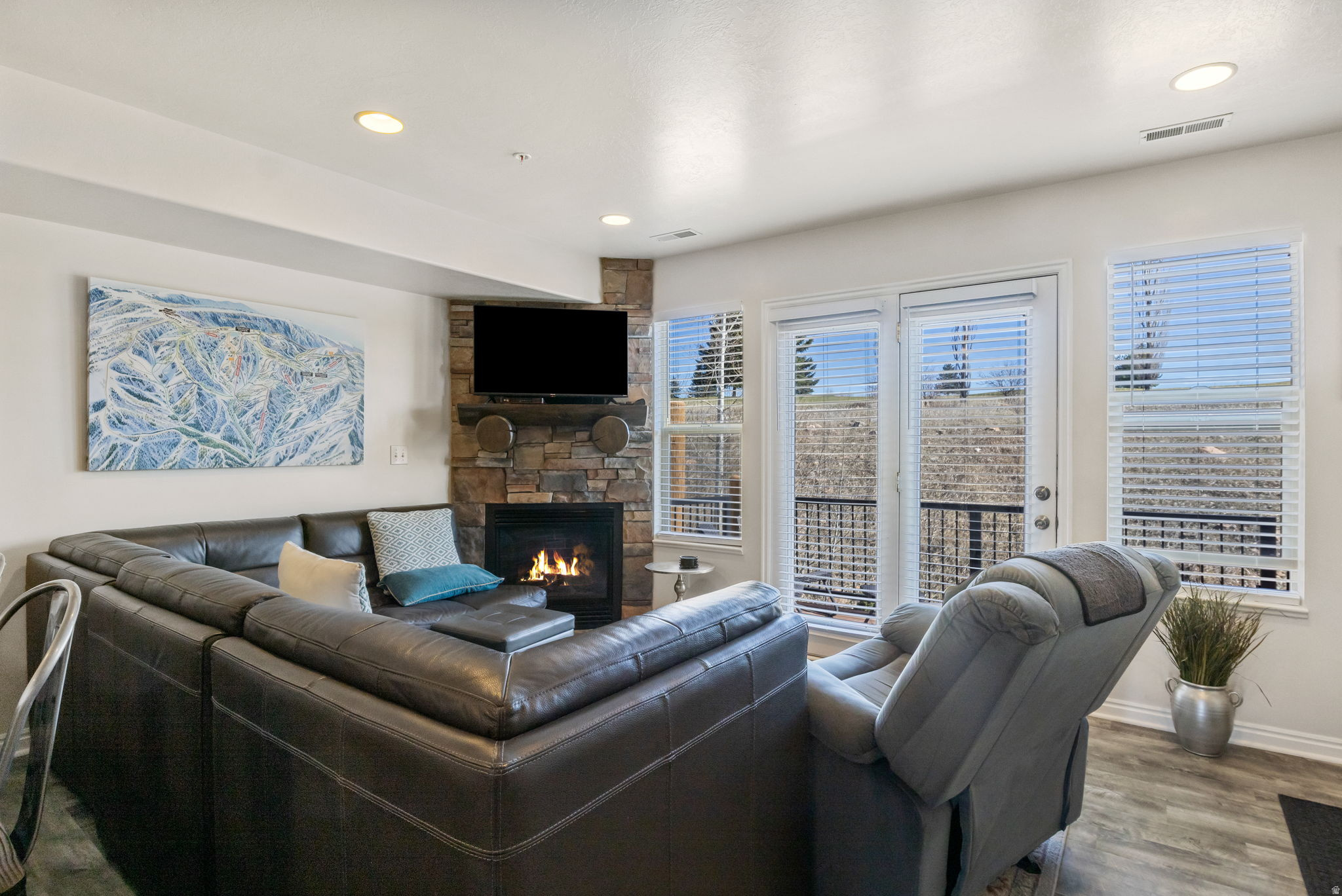 THE MOOSE HOLLOW - Residential