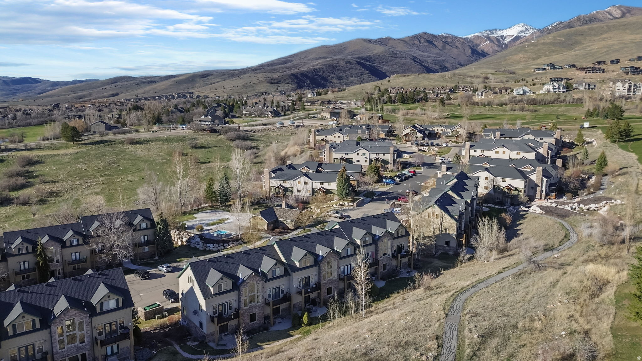 THE MOOSE HOLLOW - Residential