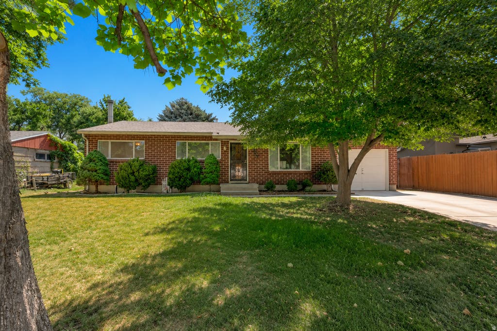 Photo of 6871 S SPRINGBROOK WAY E, Cottonwood Heights, UT 84121 (MLS # 2173633)