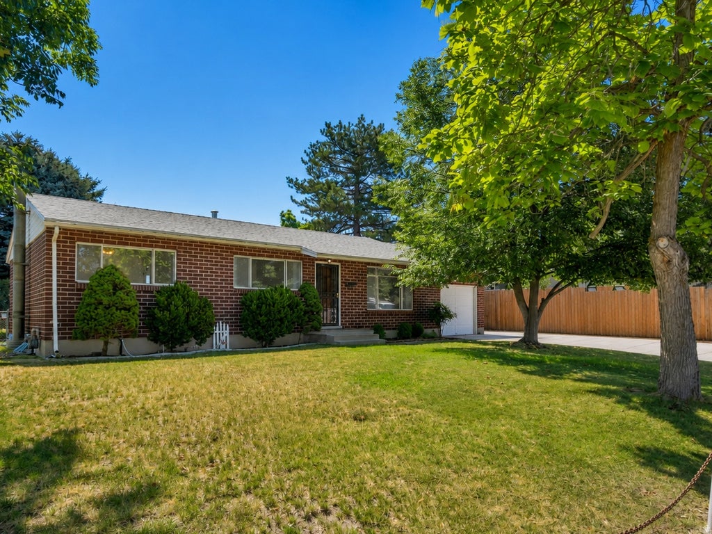 Photo of 6871 S SPRINGBROOK WAY E, Cottonwood Heights, UT 84121 (MLS # 2173633)