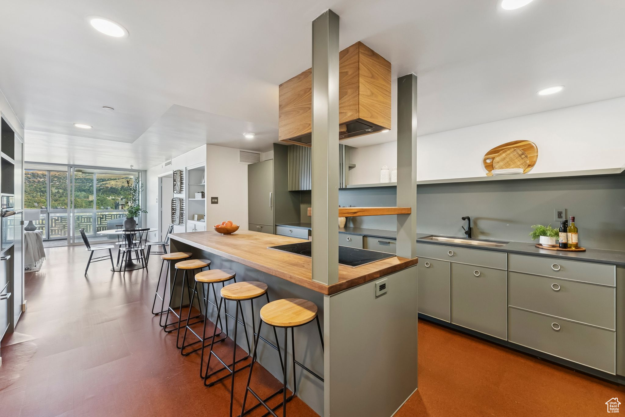 AZTEC CONDM - Residential