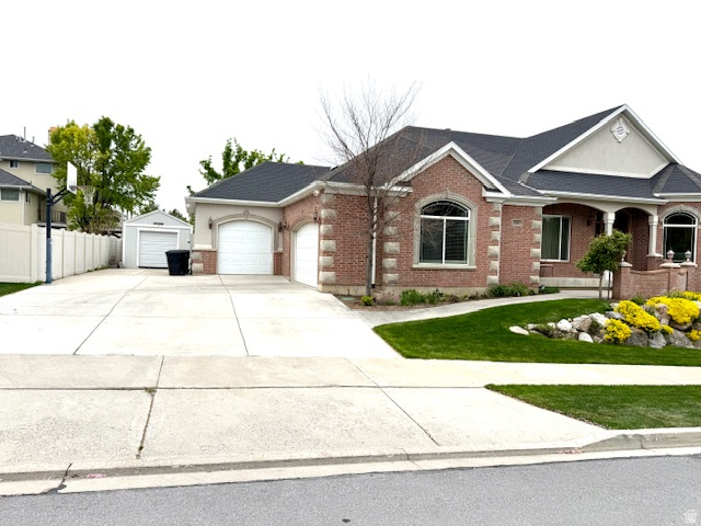 CANYON BROOK - Residential