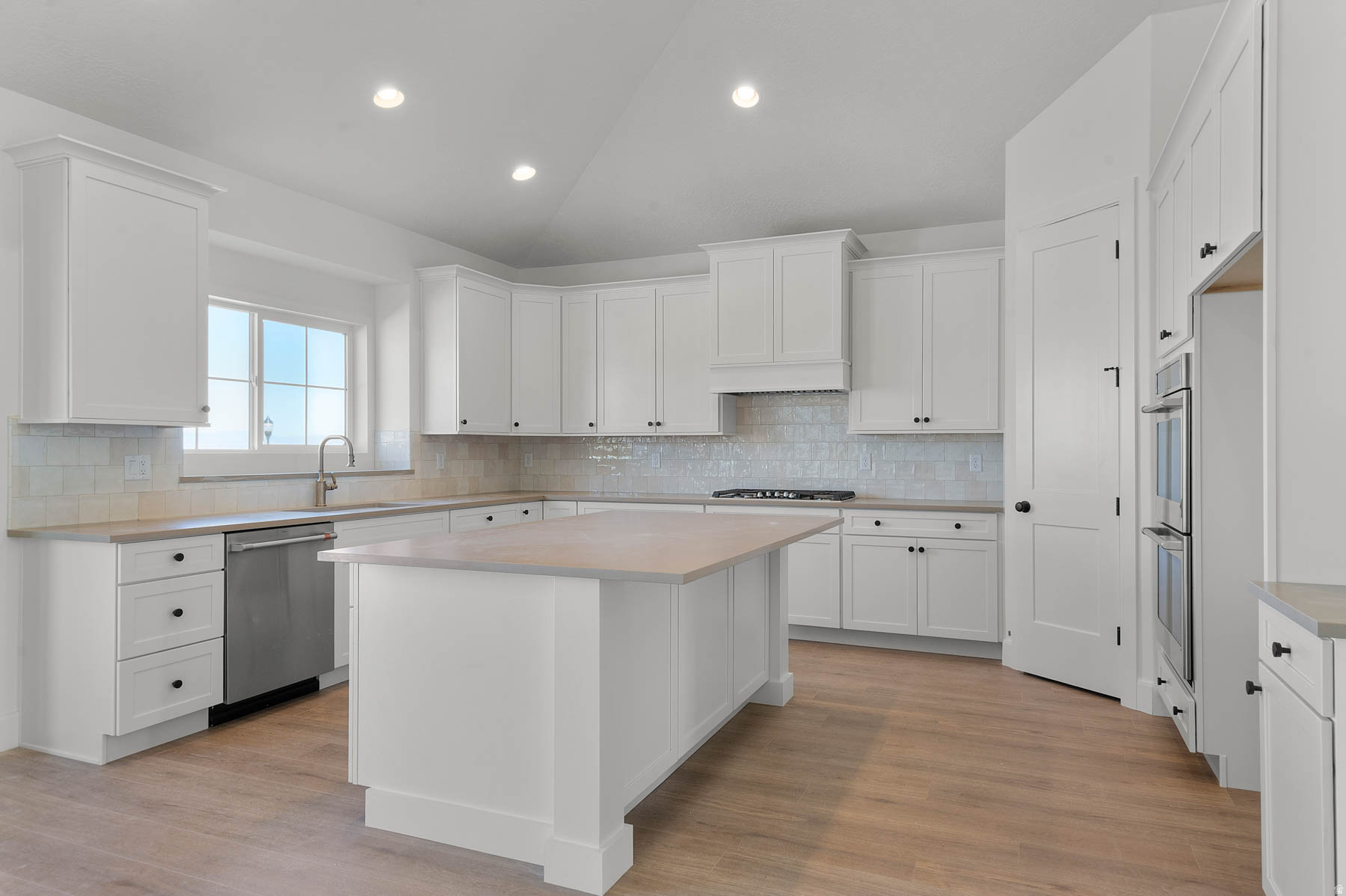 HIDDEN OAKS SIGNATURE 638 - Residential