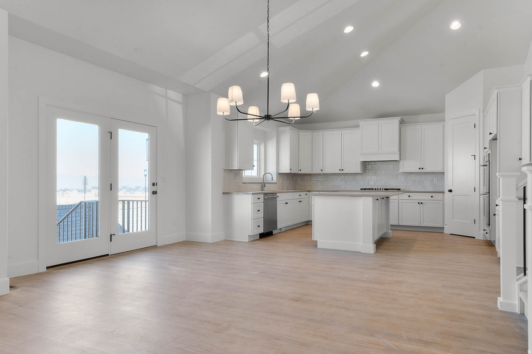 HIDDEN OAKS SIGNATURE 638 - Residential