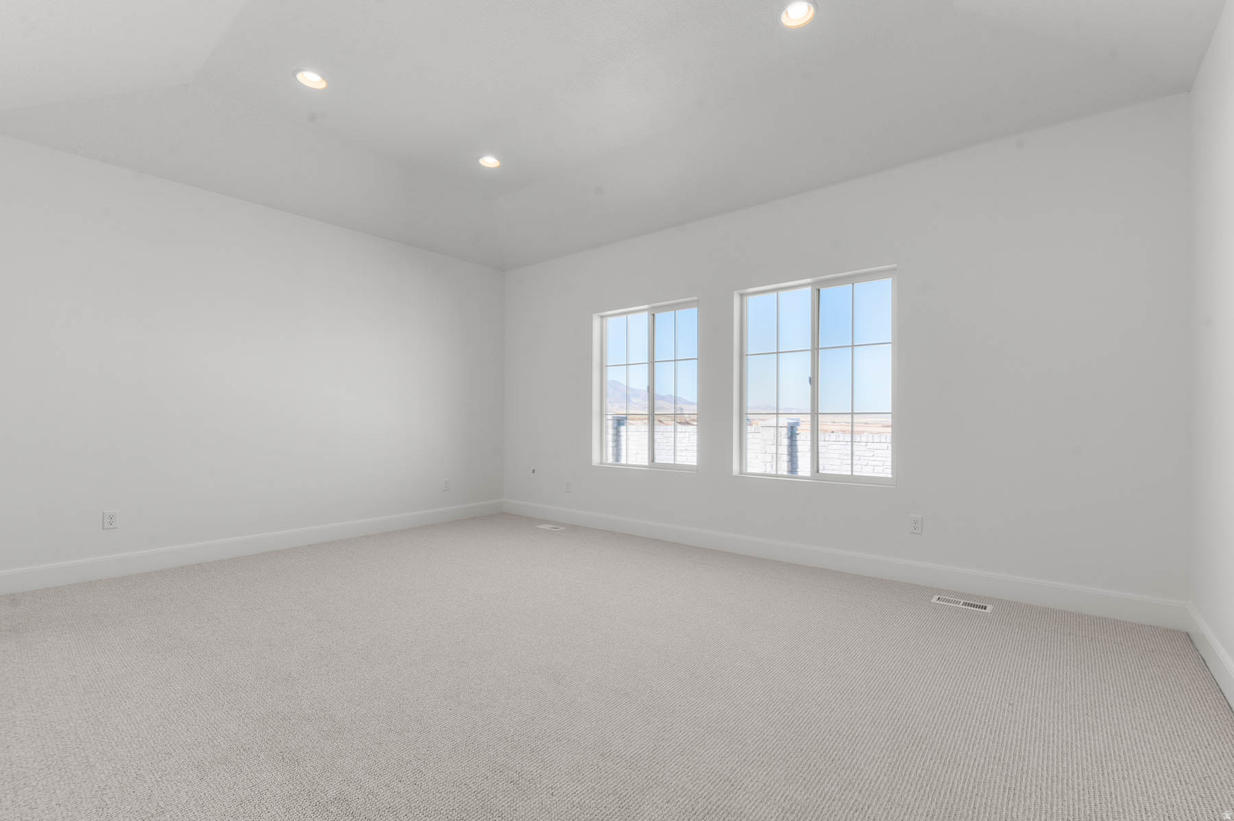 HIDDEN OAKS SIGNATURE 638 - Residential