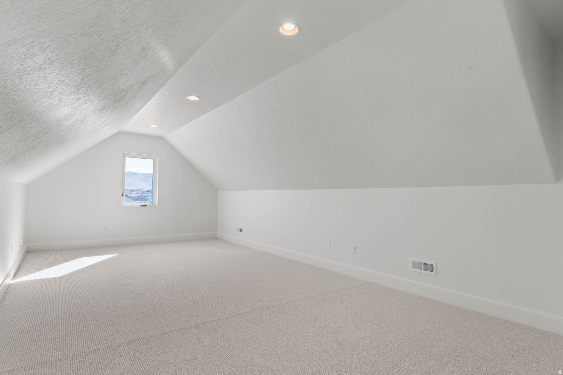 HIDDEN OAKS SIGNATURE 638 - Residential