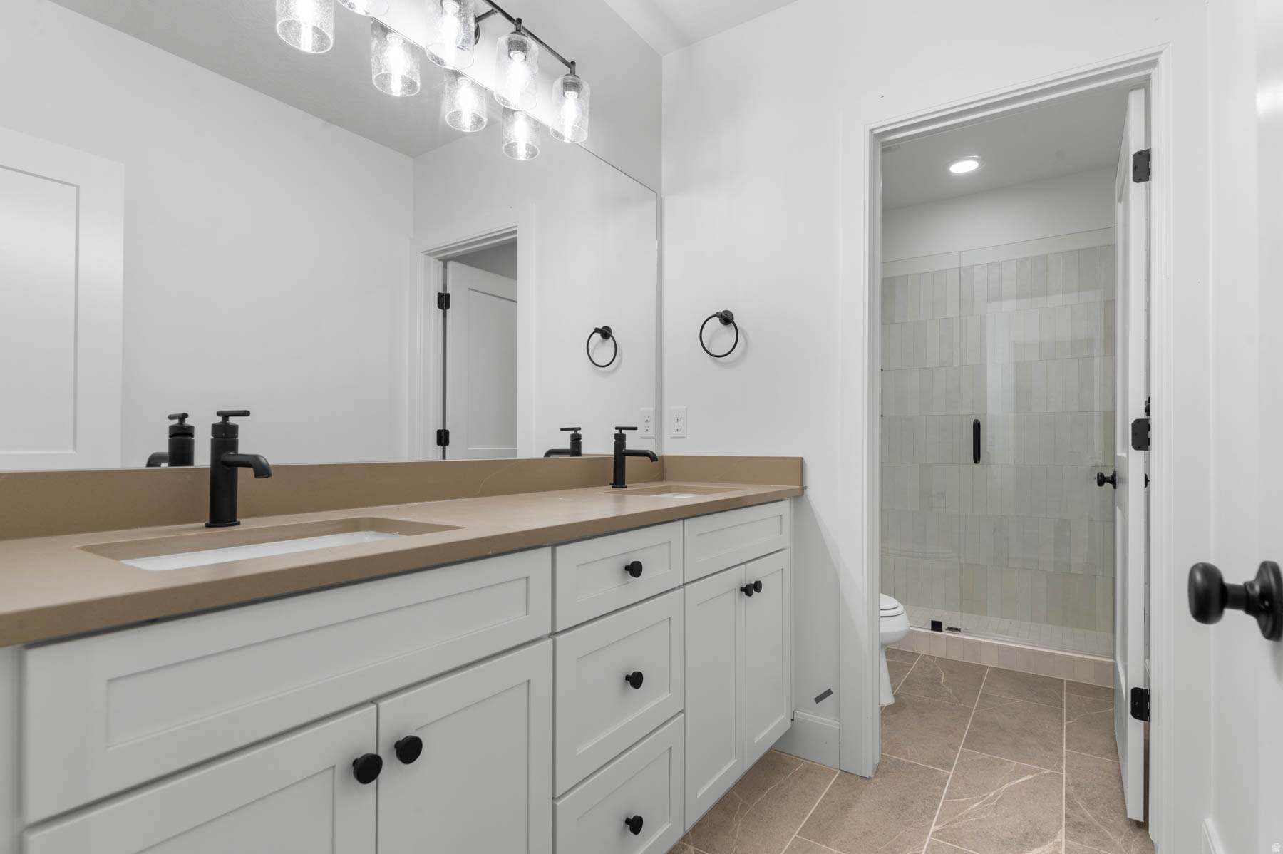 HIDDEN OAKS SIGNATURE 638 - Residential