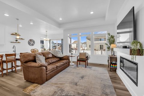 Tiny photo for 141 N PINNACLE AVE, Mapleton, UT 84664 (MLS # 2131978)
