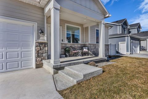Tiny photo for 141 N PINNACLE AVE, Mapleton, UT 84664 (MLS # 2131978)