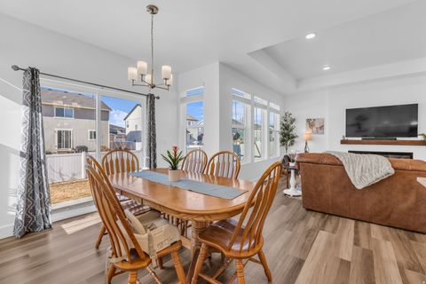 Tiny photo for 141 N PINNACLE AVE, Mapleton, UT 84664 (MLS # 2131978)