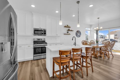 Tiny photo for 141 N PINNACLE AVE, Mapleton, UT 84664 (MLS # 2131978)