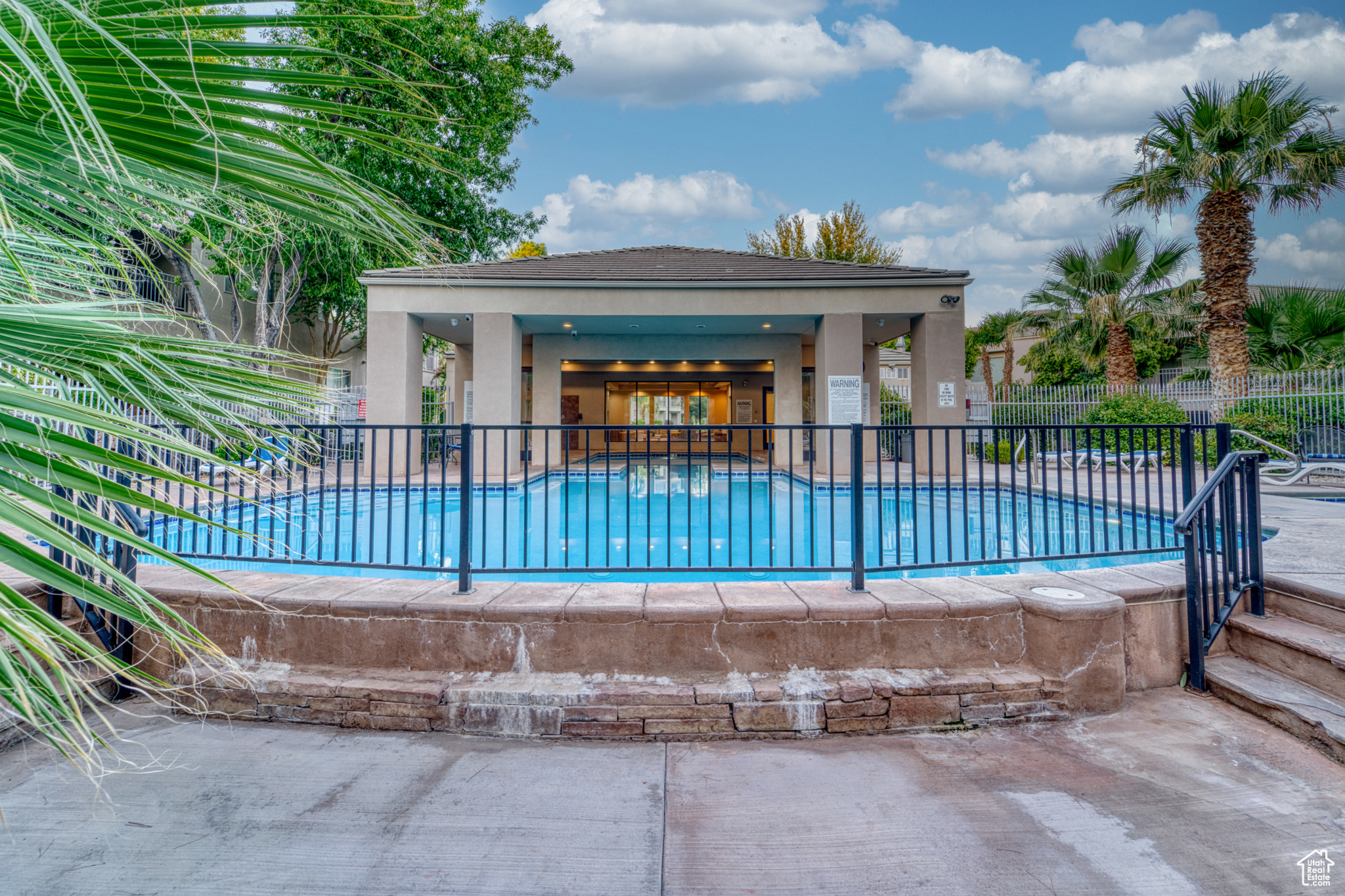 BLACKROCK CONDOS AT STONEBRIDGE - Residential